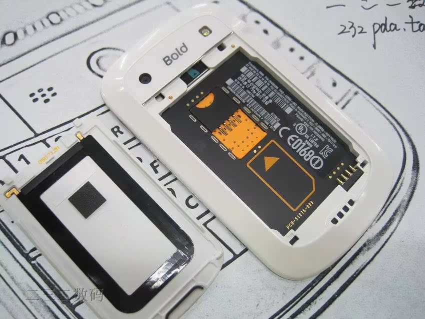 Мобильный телефон BlackBerry 9900 Мобильный телефон BlackBerry 9900