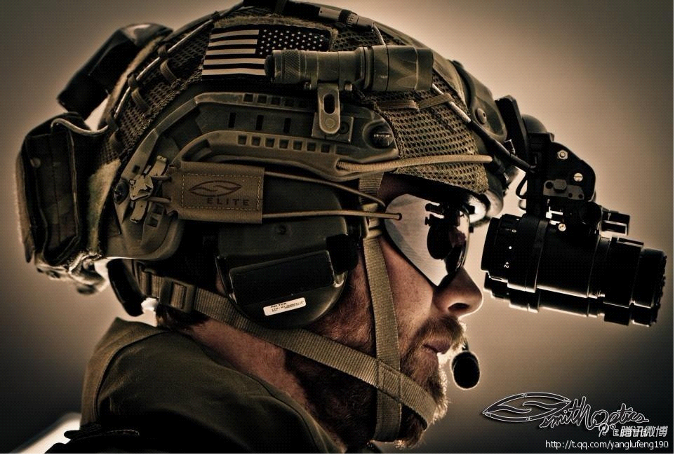 户外登山头盔 轻量防撞骑行头盔塑钢材质 适合