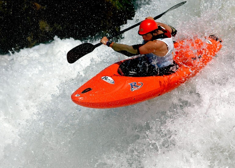 加拿大riot kayaks皮划艇白水艇 海洋冲浪艇ninja 6.8豪华玻璃钢