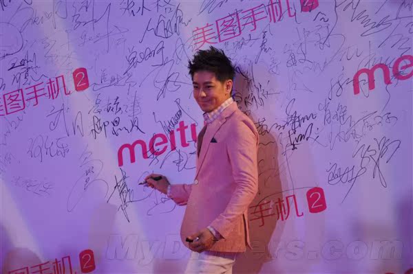 Мобильный телефон Самостоятельная артефакт meitu/Мито Мито mk260 телефон 2hello Китти специальное издание гоночного ограниченным тиражом Kitty Мобильный телефон Самостоятельная артефакт meitu/Мито Мито mk260 телефон 2hello Китти специальное издание гоночного ограниченным тиражом Kitty