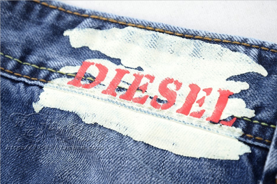 Джинсы мужские Diesel 966 Классическая джинсовая ткань 2013 Diesel Длинные брюки (длиной ниже щиколотки) Блестящая, Рваные, Обработано наждачной бумагой, Шлифованный край, Обшарпанные 2013 Молодежь Четыре времени года Много карманов Классическая джинсовая ткань Для отдыха