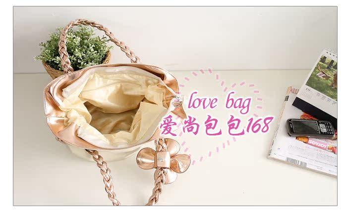 กระเป๋าถือ แฟชั่นเกาหลี แต่งดอกไม้ สวยมาก นำเข้า - พรีออเดอร์IS077