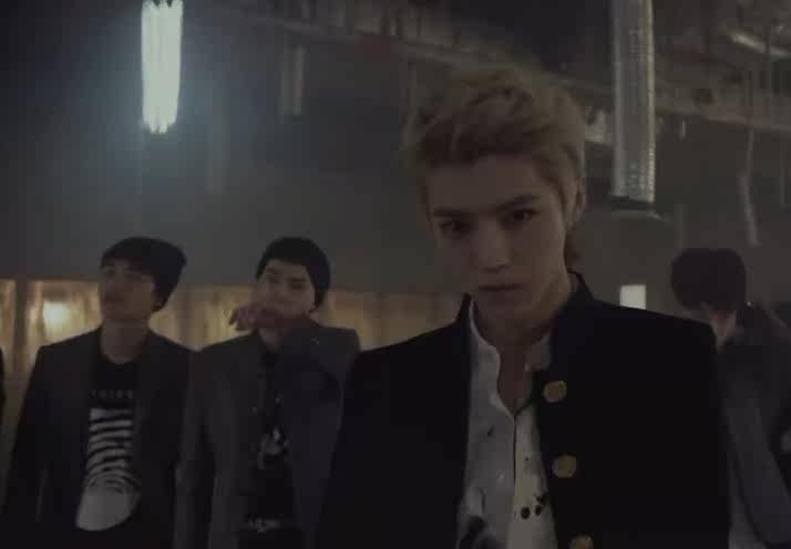 <em>EXO</em>同款 鹿晗 <em>狼与美女剧情片</em> 韩版修身中山装