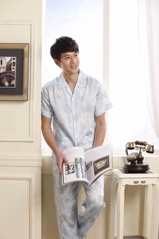 <em>十大</em>家居服<em>品牌</em>芬腾<em>睡衣</em>2011春夏<em>男士</em>开扣长
