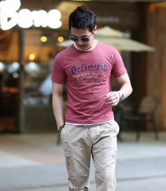 结实壮男成熟风 夏日短T搭配技巧显男人魅力(