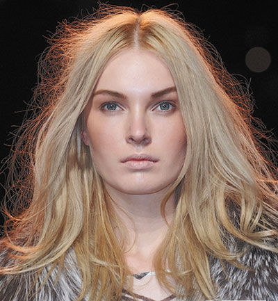 中分发型成新宠 无刘海马尾的扎法大牌儿明星