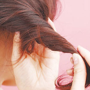 <em>显皮肤</em>白<em>的头发颜色</em>DIY李小璐甜美中分卷发_