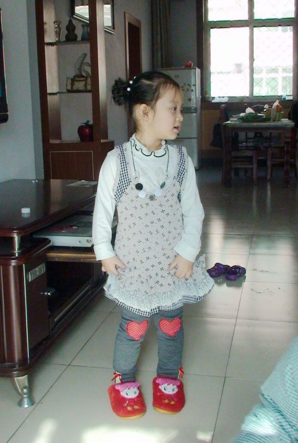 <em>小女孩发型</em>设计简单几步打造超美花苞头!小万