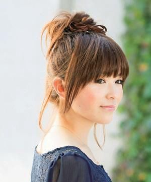 日系俏女生纹理烫发型图片丽中长发 百变造型