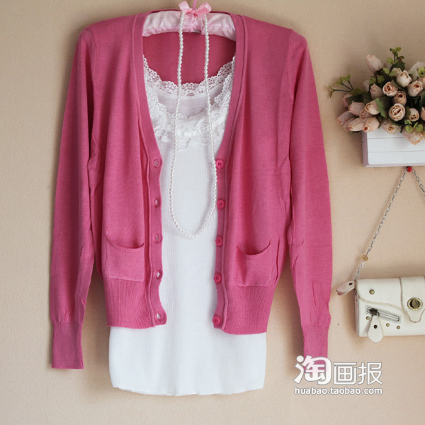 橡皮<em>粉色短款</em>长袖针织<em>开衫</em>,修身<em>V领</em>设计,薄透