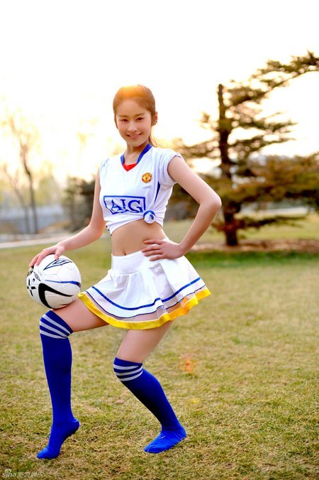 内地版杉菜颖儿<em>变身</em>足球宝贝 为世<em>辣妹</em>组合界