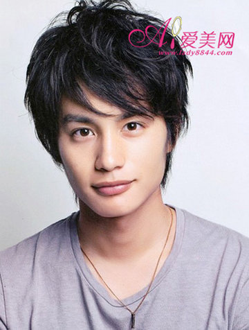 9款魅力<em>自然卷</em>的<em>头发怎么办</em>男生短发演绎秋冬