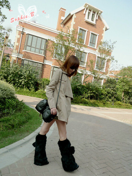 <em>喇叭袖开衫</em>+流苏围巾+长靴 笨笨粉猪靓搭_姜0