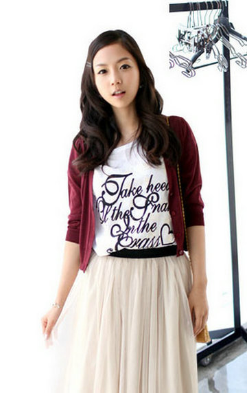 时尚<em>女生自然卷</em>的<em>头发怎么办</em>发型清纯唯美随意