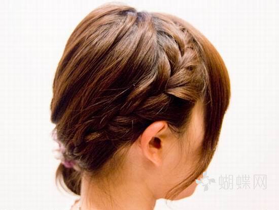 高手点拨日本沙龙超详中分梨花头假发尽<em>编发</em>教