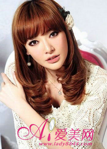 依然火爆流行梨花头的各种烫<em>深棕色头发</em>图片发