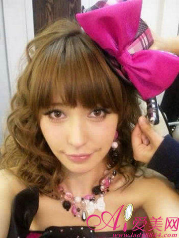 <em>日本</em>超红<em>中年</em>人怎样盘头模特藤井莉娜演绎<em>发型</em>